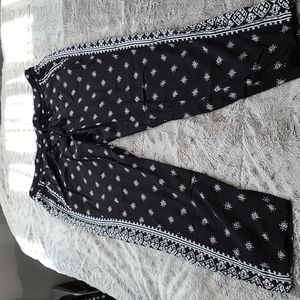 Old Navy soft pant. Size Small.